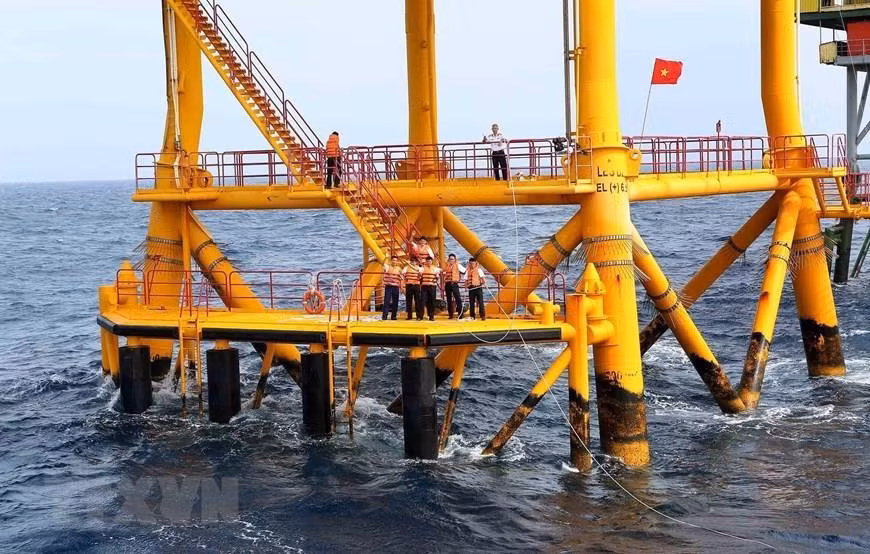 Militares del DK1 dan la bienvenida al buque Truong Sa 19 en enero de 2019 (Foto: VNA)