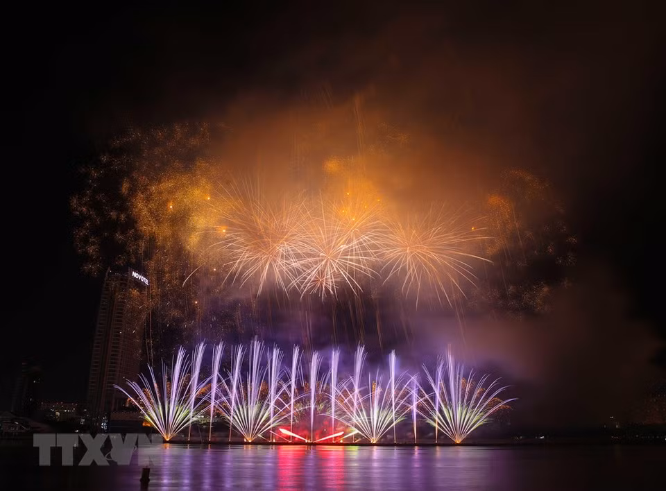 Fuegos artificiales del equipo de Vietnam. (Foto: VNA)
