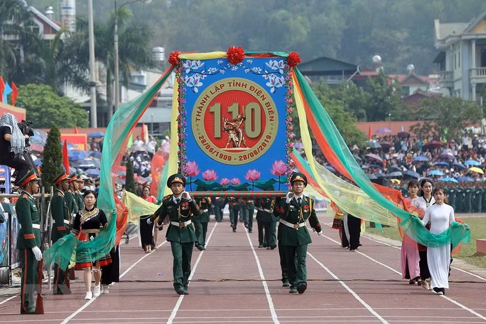 Desfile de las tropas militares. (Foto: VNA)