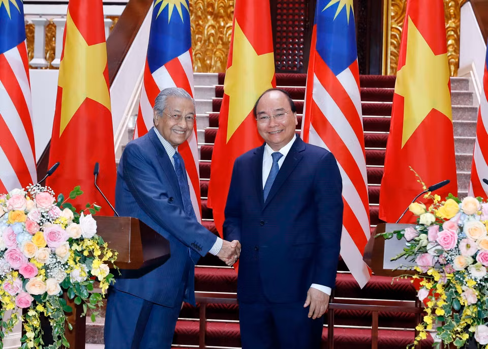 Primer ministro vietnamita, Nguyen Xuan Phuc, y su par malasio, Mahathir Mohamad, en una conferencia de prensa tras las conversaciones oficiales en Hanoi (Fuente: VNA)