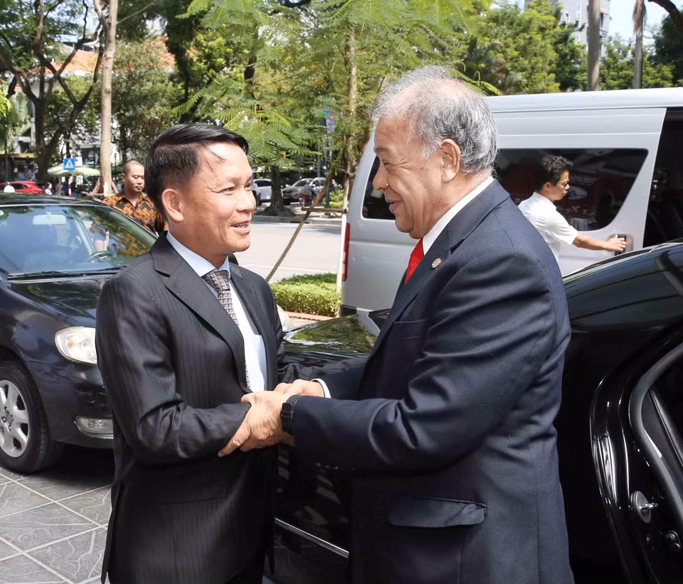 El director general de la Agencia Vietnamita de Noticias, Nguyen Duc Loi, se reunió el 29 de agosto de 2019 al Coordinador nacional del Partido del Trabajo de México, Alberto Anaya Gutiérrez, durante su visita oficial a Vietnam. (Fuente: VNA)