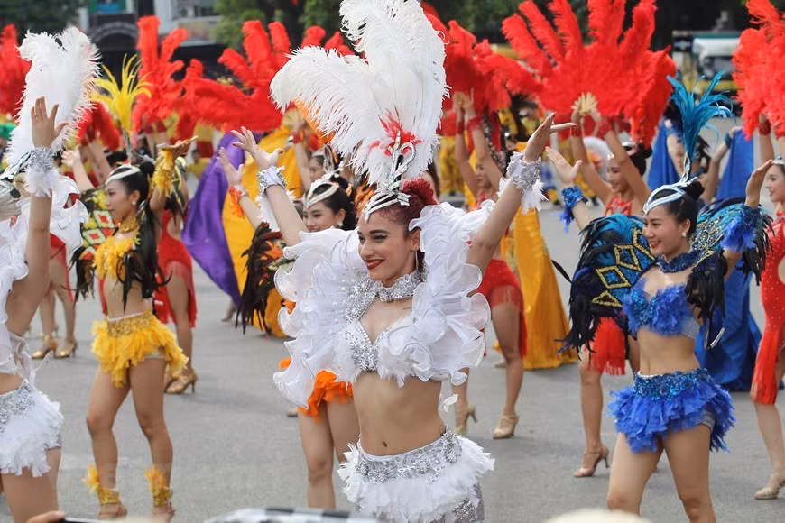 Se organizaron muchas actividades en el parque Ly Thai To y en la zona peatonal alrededor del lago Hoan Kiem, en el centro de Hanoi. (Fuente: VNA)