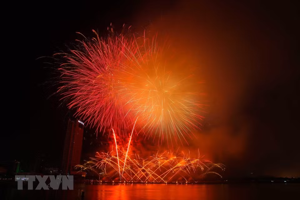 Fuegos artificiales del equipo de Vietnam. (Foto: VNA)