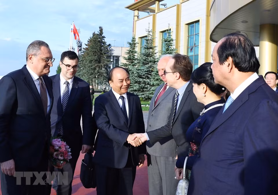 Ceremonia de despedida al primer ministro Nguyen Xuan Phuc en el aeropuerto Vnukovo 2 (Foto: VNA)
