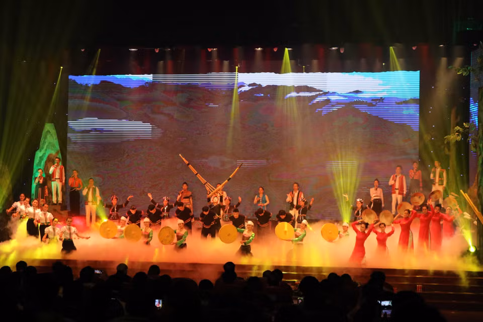 El tema de la cita es "Preservar y promover la identidad cultural de los grupos étnicos en el Noroeste de Vietnam en la integración y el desarrollo sostenible del país". (Fuente: VNA)