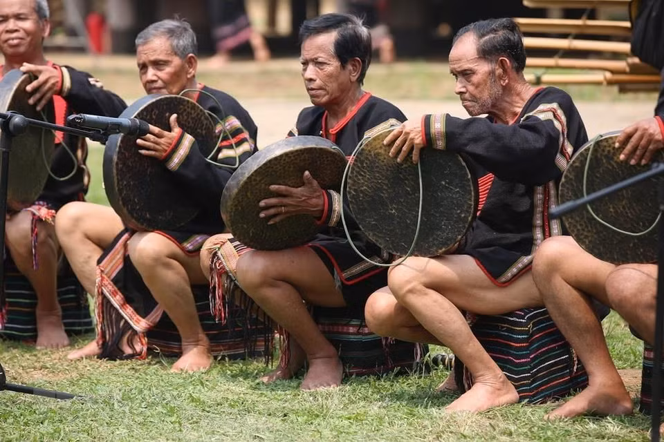 Los visitantes pueden disfrutar de platos típicos, juegos populares, e interpretaciones musicales de las numerosas etnias habitadas en Vietnam. (Fuente: VNA)