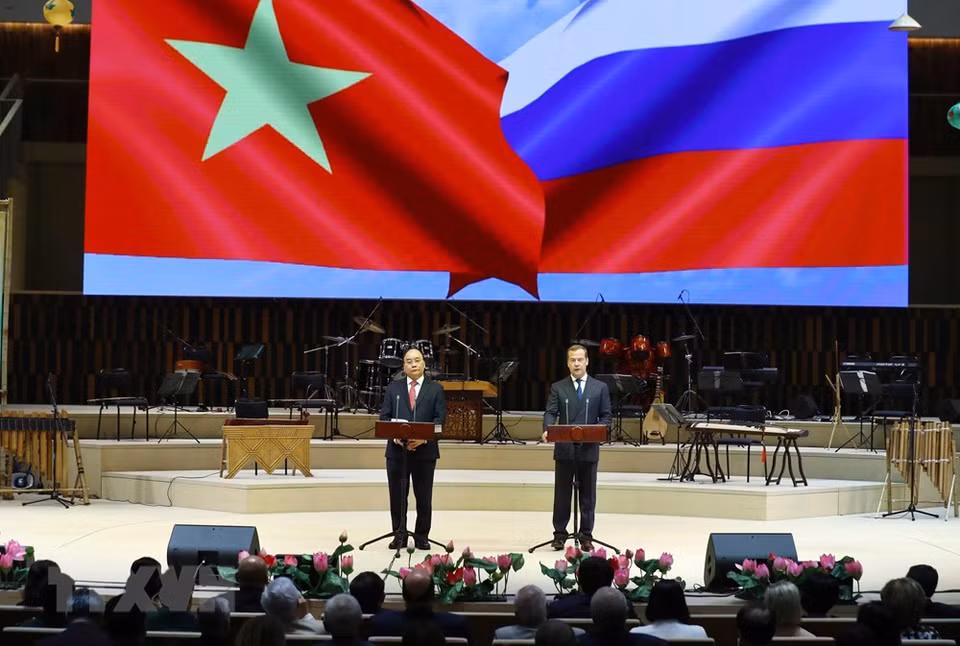 El primer ministro vietnamita, Nguyen Xuan Phuc, y su par ruso, Dmitri Medvedev, asistieron a la ceremonia inaugural del Año de Amistad Vietnam-Rusia en Moscú el 22 de mayo de 2019. (Fuente: VNA)