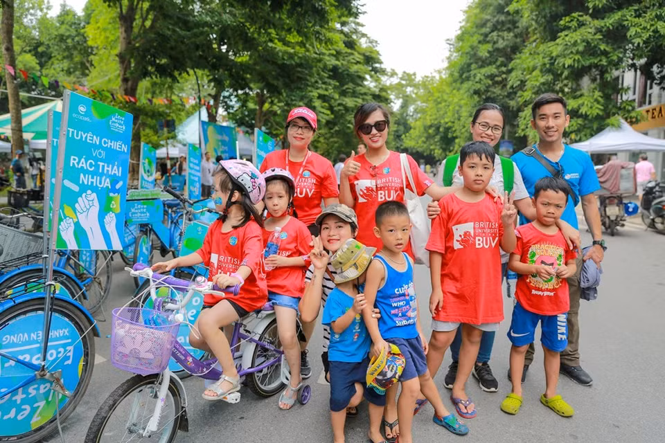 Los niños asumieron también en la campaña. (Foto: VNA)