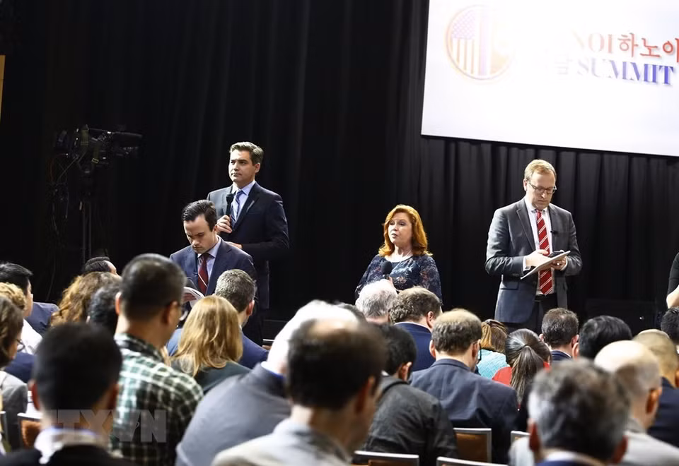 Reporteros asisten a la rueda de prensa. (Foto: VNA)