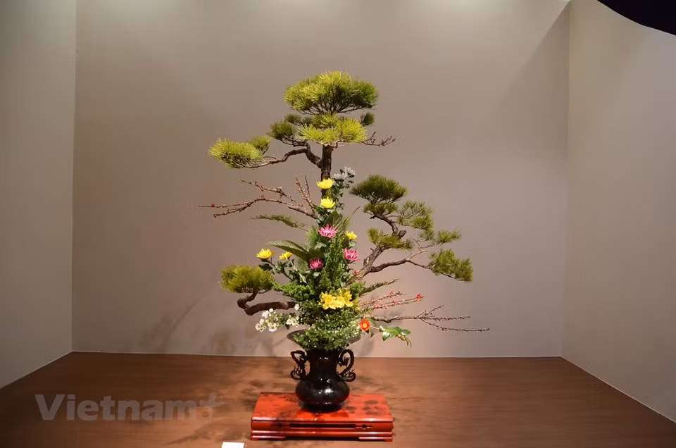 Ikebana es el arte japonés del arreglo floral, con una historia de más de 600 años. (Foto: VNA)
