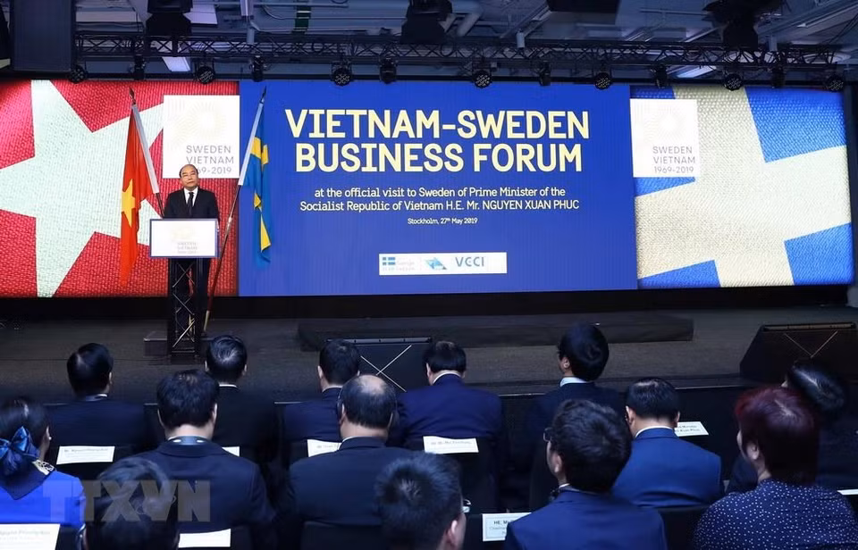 Premier sueco, Stefan Löfven, interviene en el Foro Empresarial Vietnam-Suecia. (Foto: VNA)
