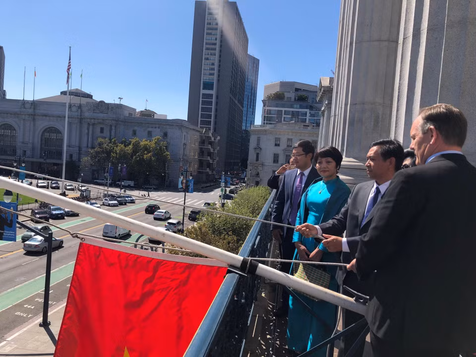 Representantes del Consulado General de Vietnam en San Francisco y autoridades de esta ciudad estadounidense en la ceremonia. (Fuente: VNA) 
