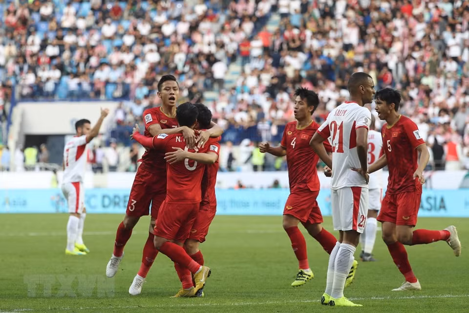 Júbilo del equipo vietnamita tras el gol del delantero Cong Phuong. (Fuentes: AFP/VNA)