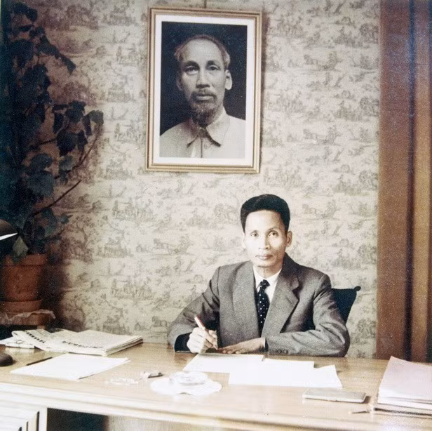 El viceprimer ministro Pham Van Dong encabezó la delegación vietnamita en la Conferencia de Ginebra de 1954. 