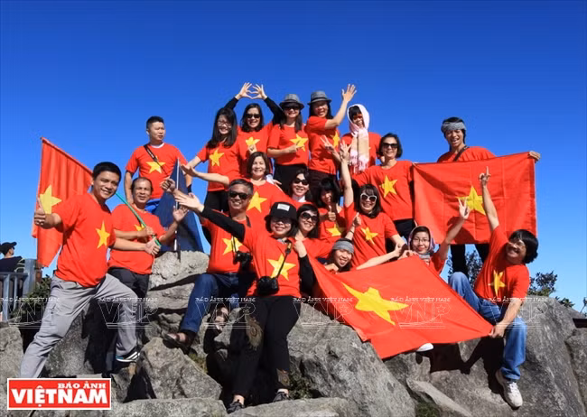 Pico Fansipan, con una altura de 3.143 metros sobre el nivel del mar, es el punto de llegada de turistas. (Fuente: VNA) 