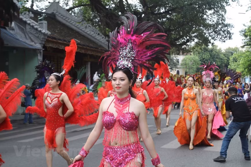 Se organizaron muchas actividades en el parque Ly Thai To y en la zona peatonal alrededor del lago Hoan Kiem, en el centro de Hanoi. (Fuente: VNA)