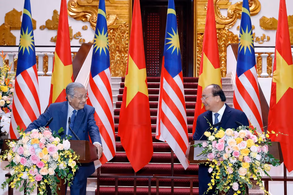 Primer ministro vietnamita, Nguyen Xuan Phuc, y su par malasio, Mahathir Mohamad, en una conferencia de prensa tras las conversaciones oficiales en Hanoi (Fuente: VNA)
