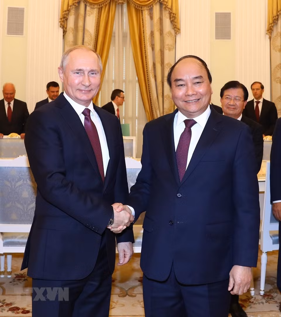 Premier vietnamita Nguyen Xuan Phuc se reúne con el presidente ruso Vladimir Putin. (Fuente: VNA)
