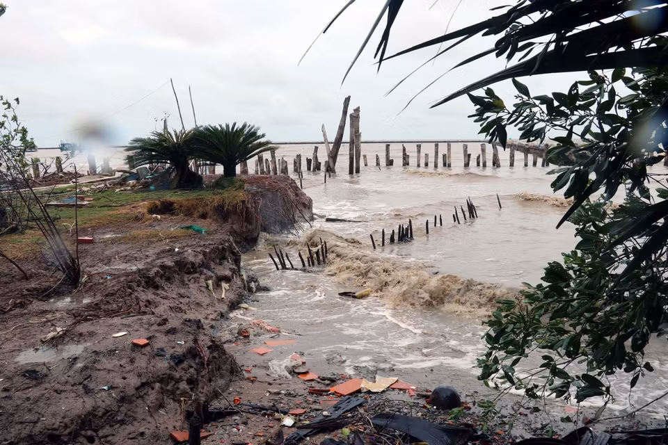 Cambio climático causa grave erosión en el dique en la costa de provincia sureña de Kien Giang. (Foto: VNA)