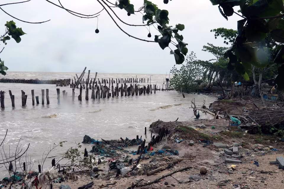 Cambio climático causa grave erosión en el dique en la costa de provincia sureña de Kien Giang. (Foto: VNA)