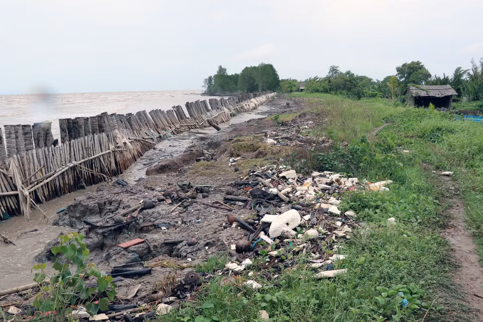 Cambio climático causa grave erosión en el dique en la costa de provincia sureña de Kien Giang. (Foto: VNA)