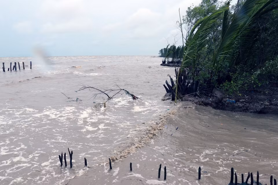 Cambio climático causa grave erosión en el dique en la costa de provincia sureña de Kien Giang. (Foto: VNA)