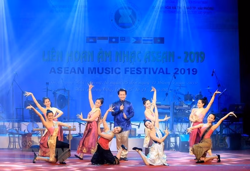 Representación artística en la ceremonia de inauguración del Festival de Música ASEAN 2019 en ciudad portuaria vietnamita de Hai Phong, el 25 de mayo de 2019. (Foto: VNA)