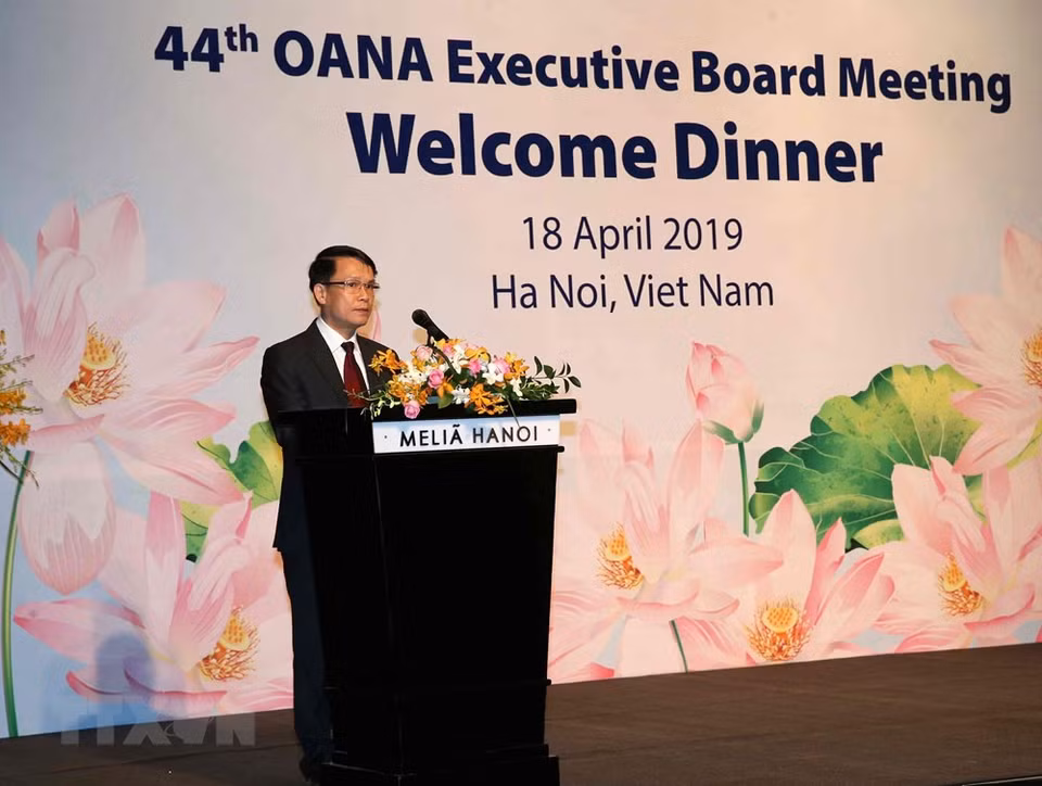 Director general de la VNA, Nguyen Duc Loi, da la bienvenida a los delegados extranjeros. (Foto: VNA)