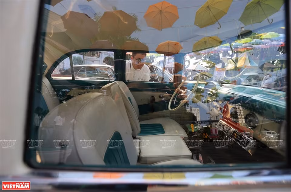 La mayoría de los autos viejos en exhibición son muy bien conservados (Fuente: VNA)