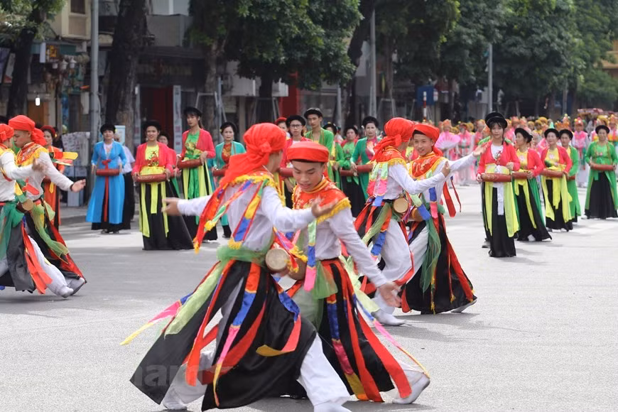 La fiesta callejera reúne a más de 10 mil artistas y visitantes. (Fuente: VNA)