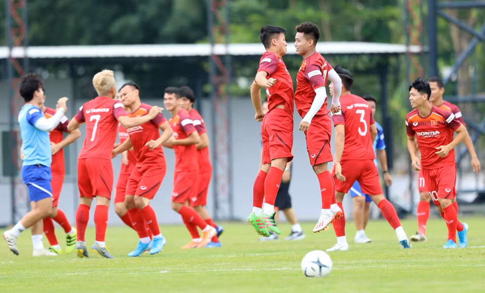 La selección vietnamita se entrenó en el estadio Muangthong, en Bangkok, ante el partido contra su rival tailandés, el jueves próximo. (Fuente: VNA)