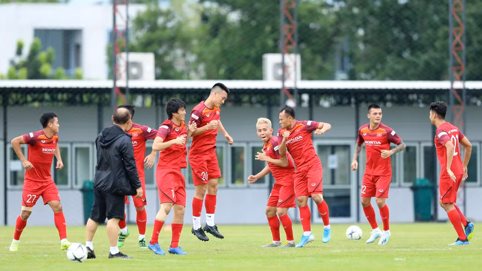 La selección vietnamita se entrenó en el estadio Muangthong, en Bangkok, ante el partido contra su rival tailandés, el jueves próximo. (Fuente: VNA)