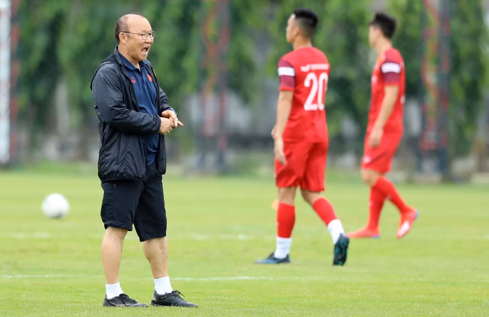 La selección vietnamita se entrenó en el estadio Muangthong, en Bangkok, ante el partido contra su rival tailandés, el jueves próximo. (Fuente: VNA)