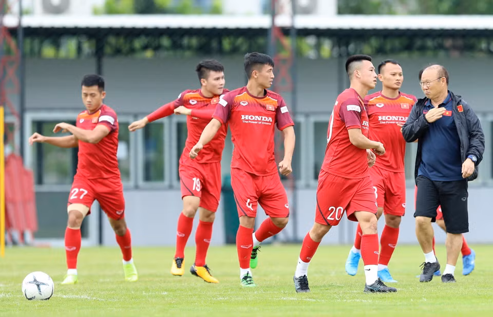 La selección vietnamita se entrenó en el estadio Muangthong, en Bangkok, ante el partido contra su rival tailandés, el jueves próximo. (Fuente: VNA)