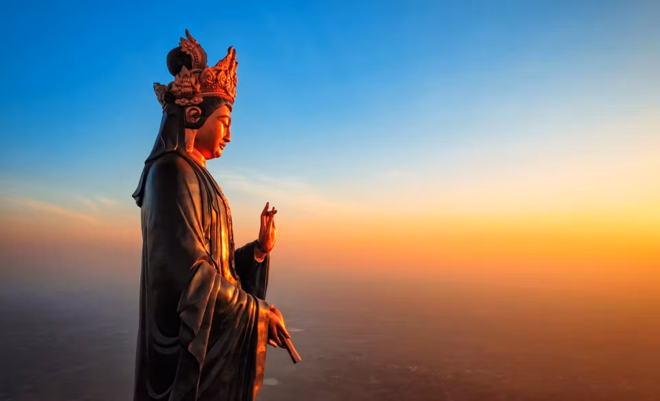 La estatua de Buda Tay Bo Da Son se sitúa en la cima de la montaña de Ba Den (Fuente: VNA)