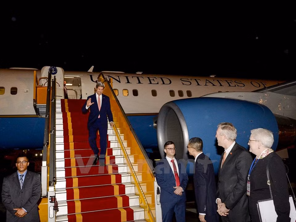 John Kerry llegó anoche a Hanoi (Fuente: VNA)