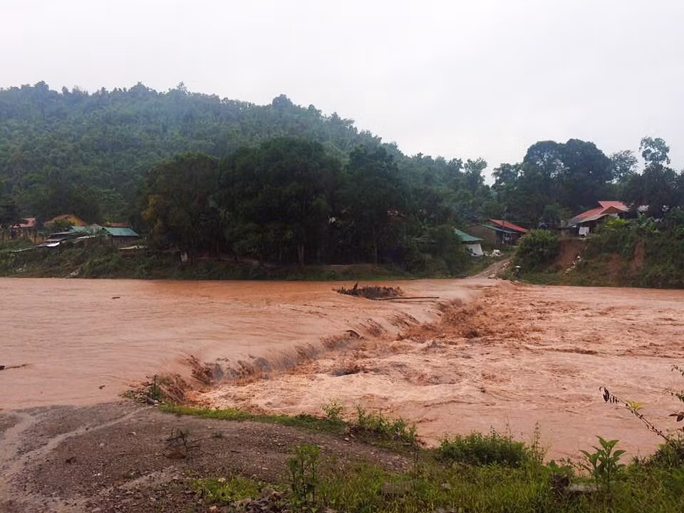 En las provincias de Ha Giang, Phu Tho, Thai Nguyen y Tuyen Quang, hasta este martes los fuertes aguaceros dejaron tres heridos y azotaron una gran superficie de cultivo. 
