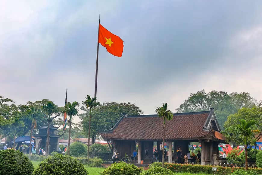 Entre las 10 obras arquitectónicas antiguas típicas de Vietnam se encuentra la antigua pagoda de Keo, cuyo nombre tradicional es Than Quang Tu y se ubica en el pueblo de Dung Nhue, comuna de Duy Nhat, distrito de Vu Thu, de la provincia de Thai Binh.La construcción de la pagoda Keo data de 1632 y numerosos estudiosos de la historia y la cultura la consideran una obra artística única. En esa época, constó de 21 zonas con 157 habitaciones sobre una superficie de 58 mil metros cuadrados. Luego de 400 años de existencia y varias restauraciones, la pagoda Keo aún preserva intacta una arquitectura peculiar que data del siglo XVII. (Foto: Vietnamplus) 