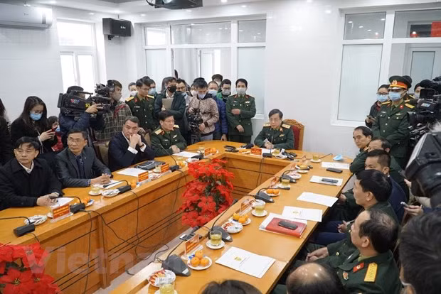 Representantes de la Academia de Medicina Militar informan sobre el proceso (Fuente: VNA)