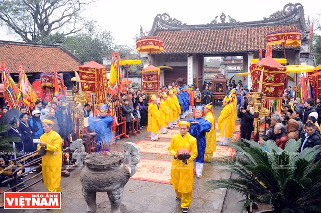  La fiesta de Co Loa, otrora capital de Au Lac (antiguo nombre de Vietnam bajo la monarquía de An Duong Vuong, siglo III ANE).
