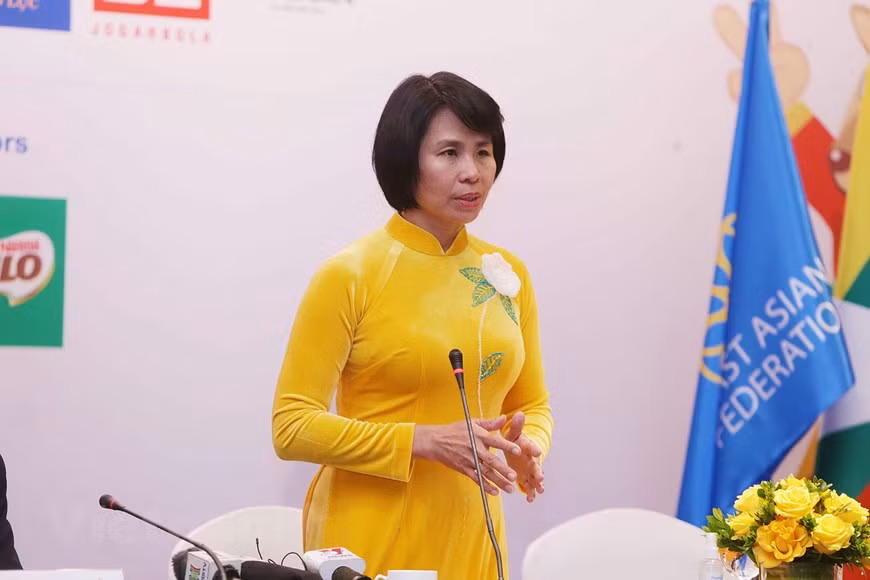 Hanoi, que como capital de Vietnam alberga 18 competiciones de los SEA Games 31, está acelerando los preparativos finales. El viceministro de Cultura, Deportes y Turismo Hoang Dao Cuong destacó que los SEA Games 31 abrirán una serie de eventos internacionales, que brindarán un impulso al turismo en Hanoi y en todo el país. Por tal motivo, el funcionario instó a una mejor preparación y estrecha colaboración entre las unidades capitalinas y departamentos del Ministerio de Cultura, Deportes y Turismo para garantizar el éxito de las ceremonias de apertura y clausura de este evento, que se celebrarán respectivamente el 12 y el 23 de mayo en Hanoi. (Foto: Vietnam+)