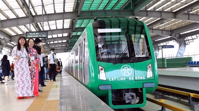 Se trata del primer proyecto de ferrocarril urbano puesto en funcionamiento en Vietnam y Hanoi (Foto: VNA)