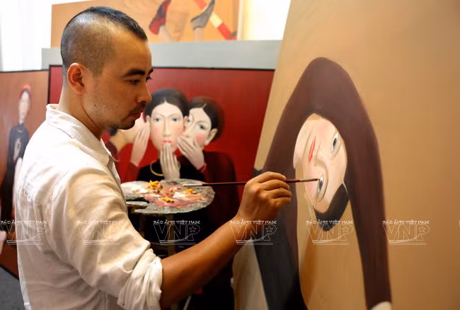 El pintor Nguyen Khac Chinh (Fuente: Revista Vietnam)