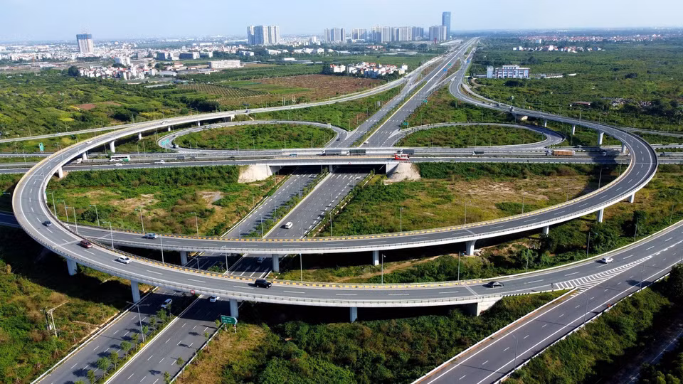 El sistema de tránsito ha promovido el desarrollo socioeconómico de la capital vietnamita (Foto: VNA)