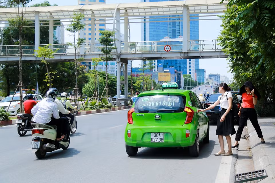 Coger el taxi es una opción sabia en medio de intenso calor (Fuente: VNA)