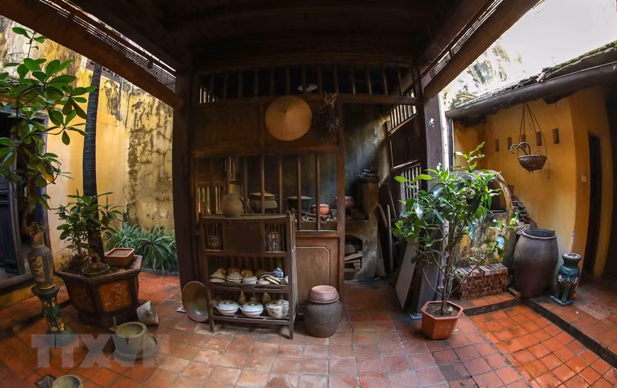La cocina de la casa, donde se conservan aún varios objetos y utensilios antiguos (Fuente: VNA)