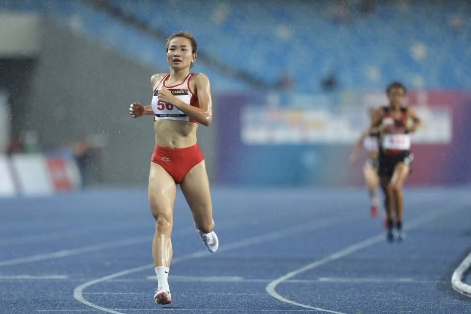 La corredora vietnamita Nguyen Thi Oanh ganó una medalla de oro en la categoría de cinco mil metros femeninos con un récord de 17 minutos 28 segundos (Fuente: VNA)