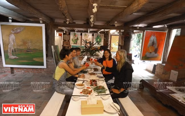 El restaurante en las casas en árboles fue diseñado según la arquitectura del grupo étnico Muong (Fuente: Revista Vietnam)