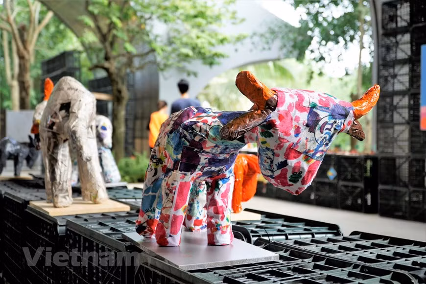 El Festival Creativo KHOE recaudó hasta la fecha unos 16,5 mil dólares, que se destinaron a la construcción de una aldea para los niños de las minorías étnicas de la comuna de Ngoc Long, distrito de Yen Minh, provincial de Ha Giang (Foto: Vietnam+)