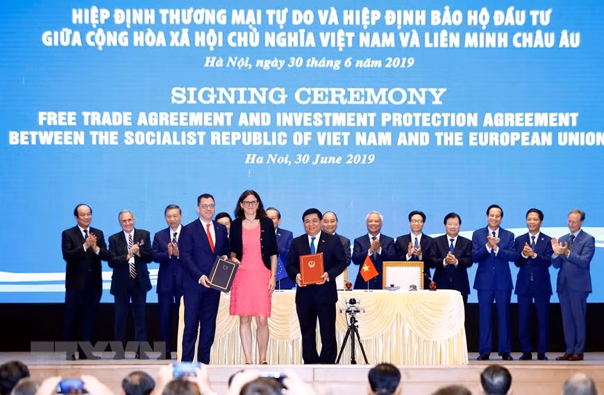 La firma del EVIPA (Foto: VNA)